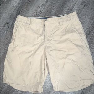 Columbia Men's Cream Cargo Shorts